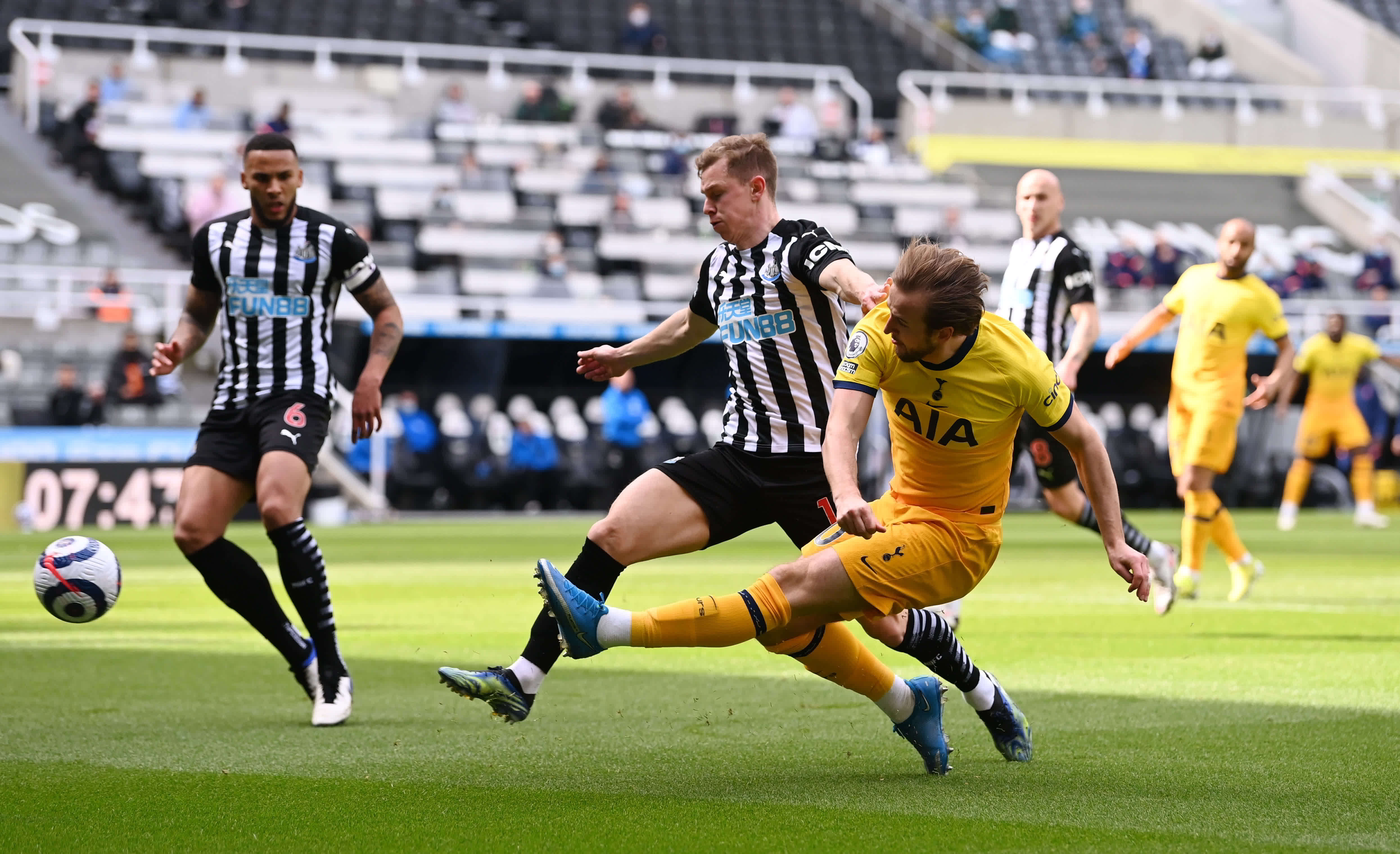 她多次参与 她多次参与