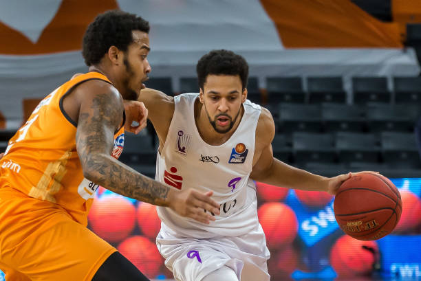 他有更多无 他有更多无